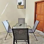 Ruby 'n Emerald Studio's Penzion Rethymno