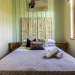 Ruby 'n Emerald Studio's Guest house