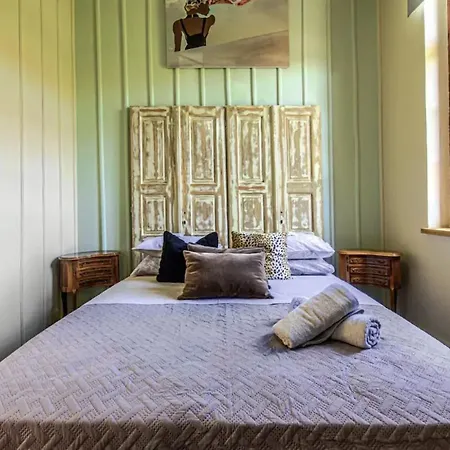 Ruby 'n Emerald Studio's Gasthof