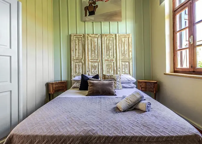 Ruby 'n Emerald Studio's Guest house