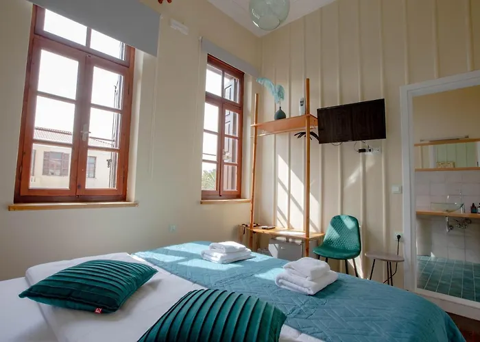 Ruby 'n Emerald Studio's Rethymno