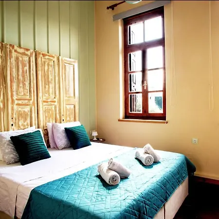 Ruby 'n Emerald Studio's