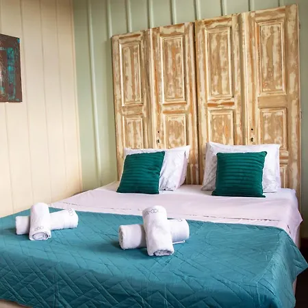 Гостьовий будинок Ruby 'n Emerald Studio's