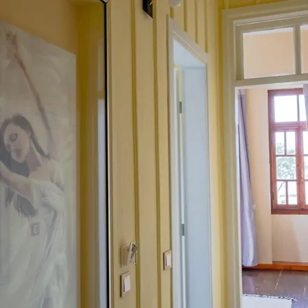 Ruby 'n Emerald Studio's Penzion