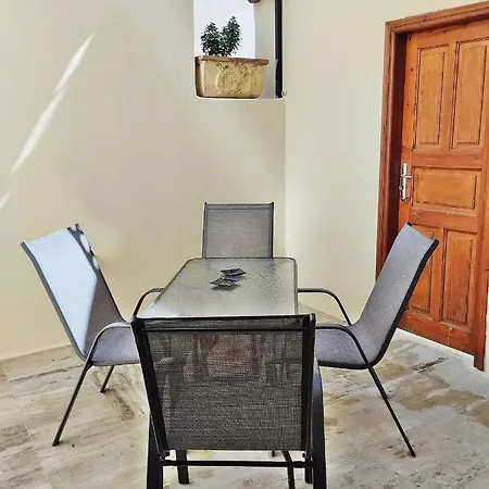 Ruby 'n Emerald Studio's Гостьовий будинок Ретимно (Крит)